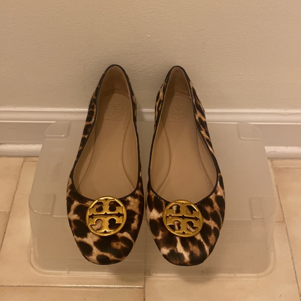 Tory Burch calf-hair leopard print flats. Size 7